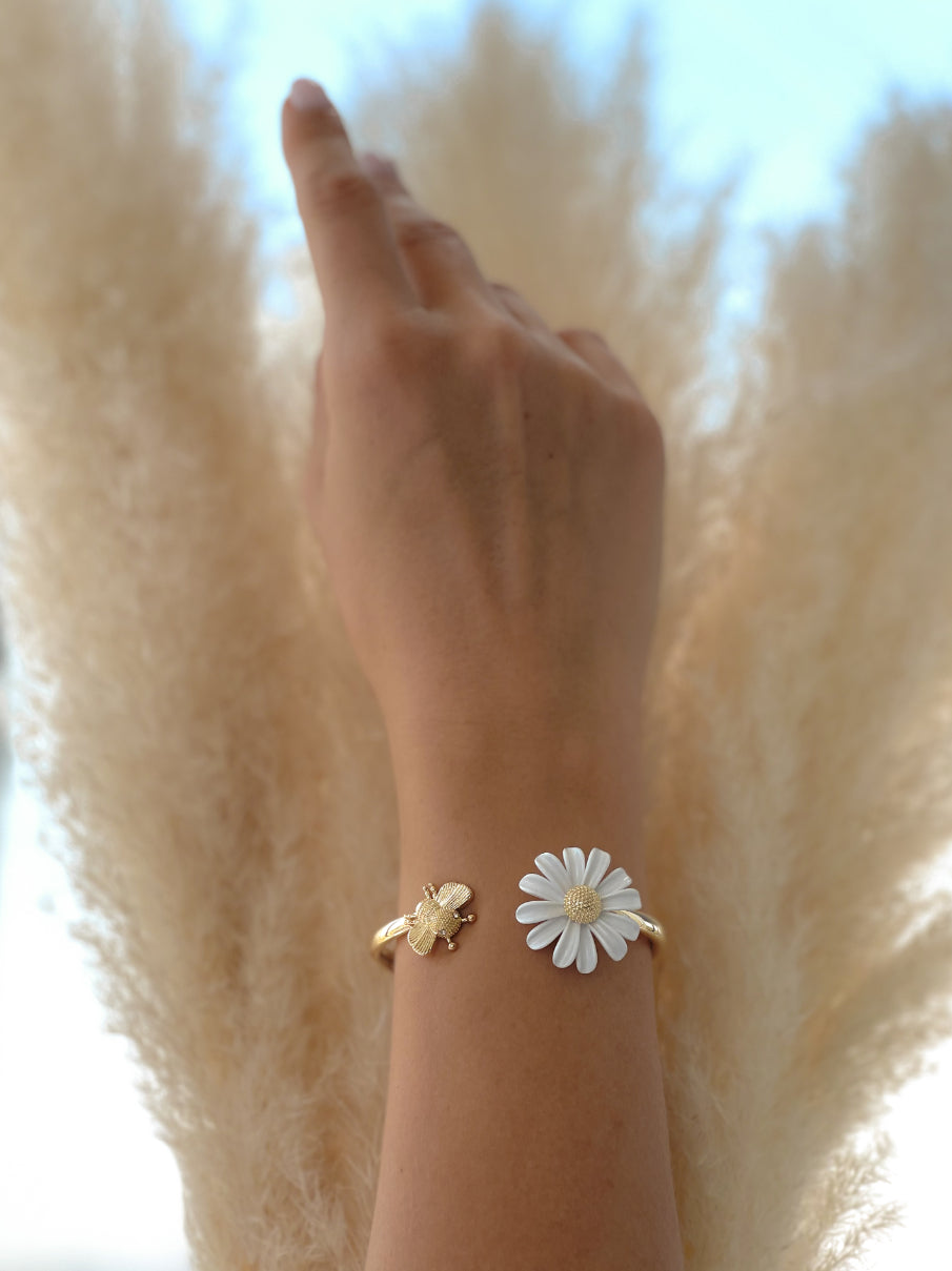 BEE FLOWER BRACELET - Main Image