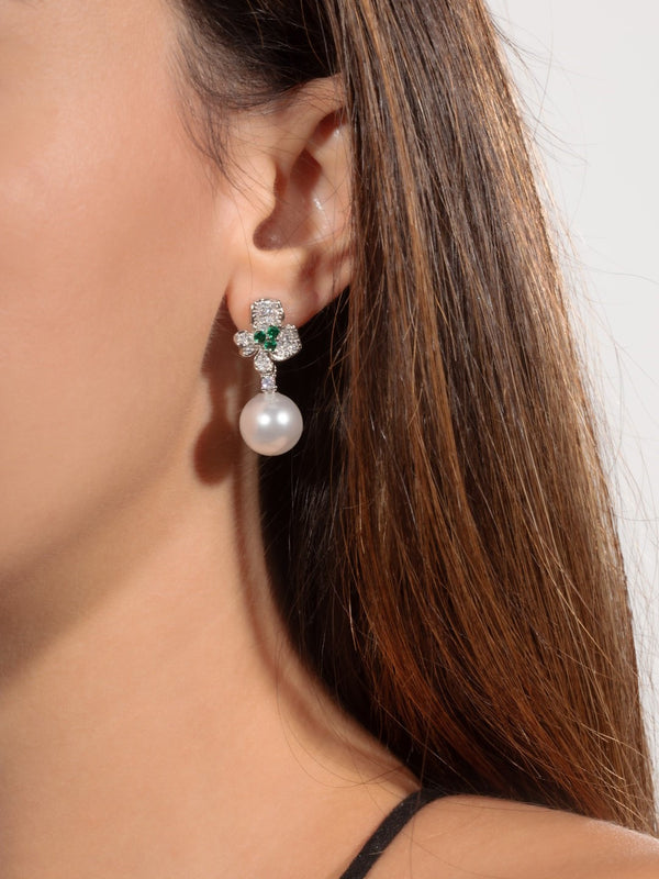 PETAL FLORAL EARRING