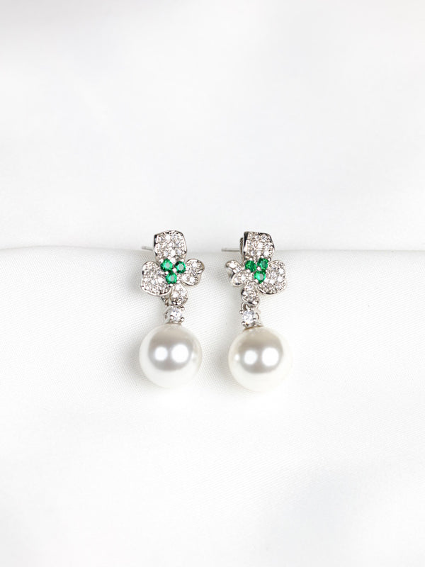 PETAL FLORAL EARRING