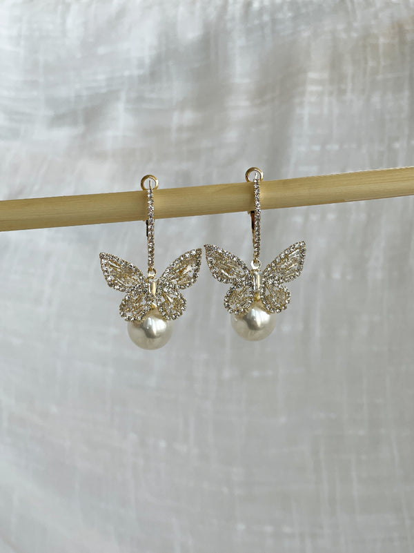 BUTTERFLY & PEARL EARRING