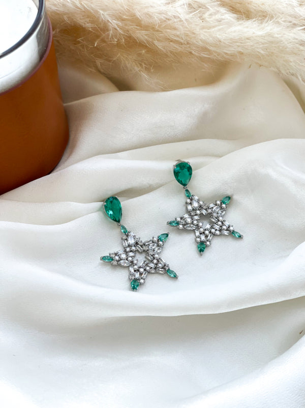 POINT GREEN STAR EARRING