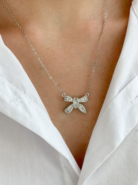 THE BOW NECKLACE