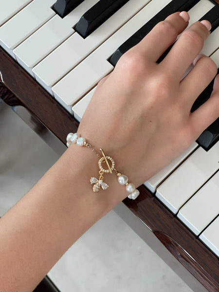 PEARL AND BEE BRACELET