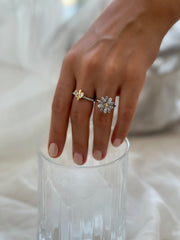 BEE & DAISY RING