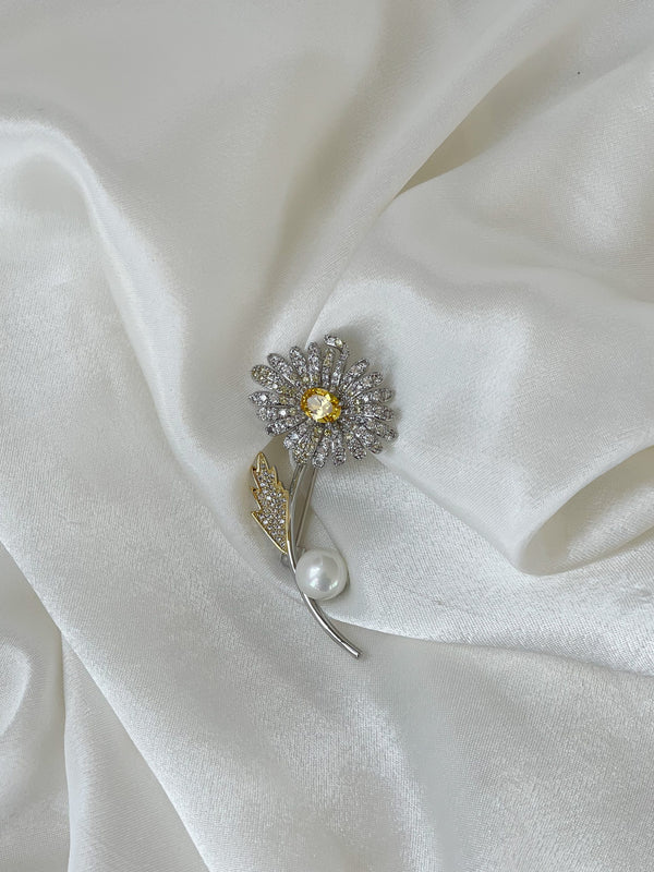 DAISY BROOCH