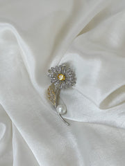 DAISY BROOCH